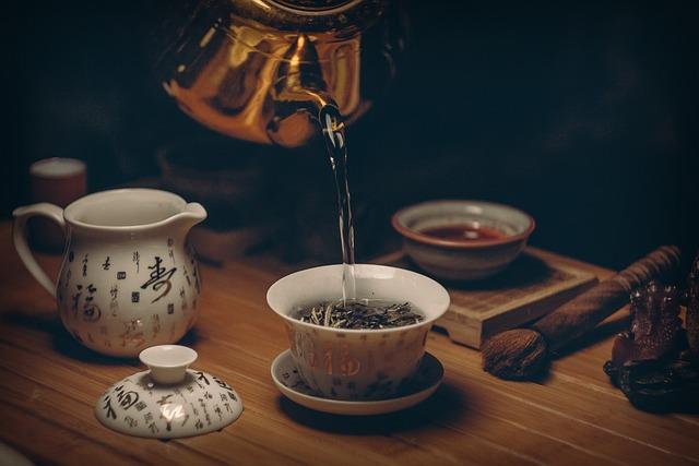 Jak si připravit lahodný a zdravý nápoj zeleného čaje s citronovou trávou