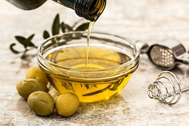 Jak vybrat kvalitní esenciální olej z citronové trávy pro aromaterapii