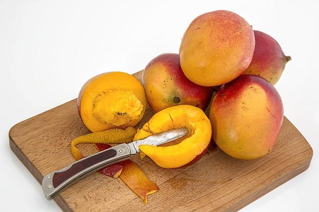 Mangový salát s krevetami: Recept, který okouzlí vaše chuťové pohárky
