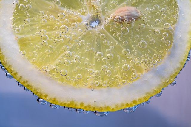 Obsah vitaminu C ve ananasu: Jak tato antioxidantní sloučenina přispívá k našemu zdraví
